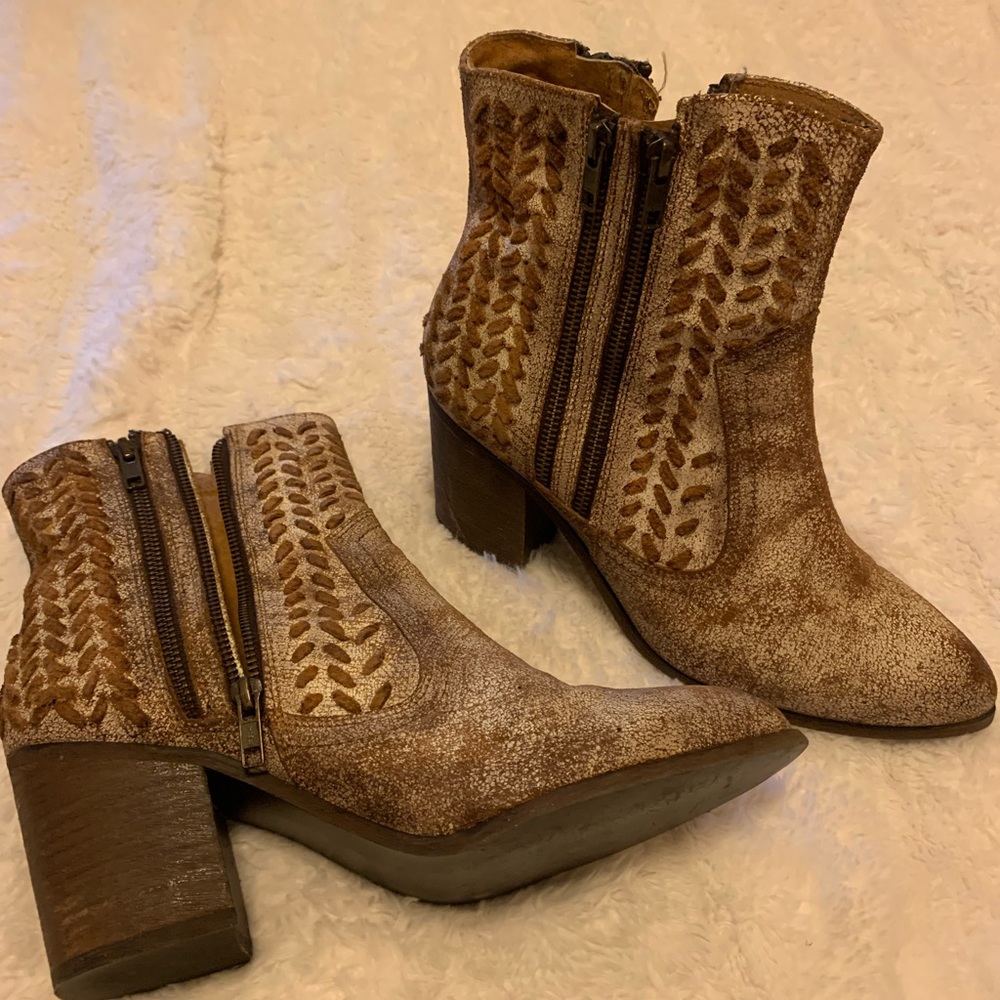 The cutest fall boots!
